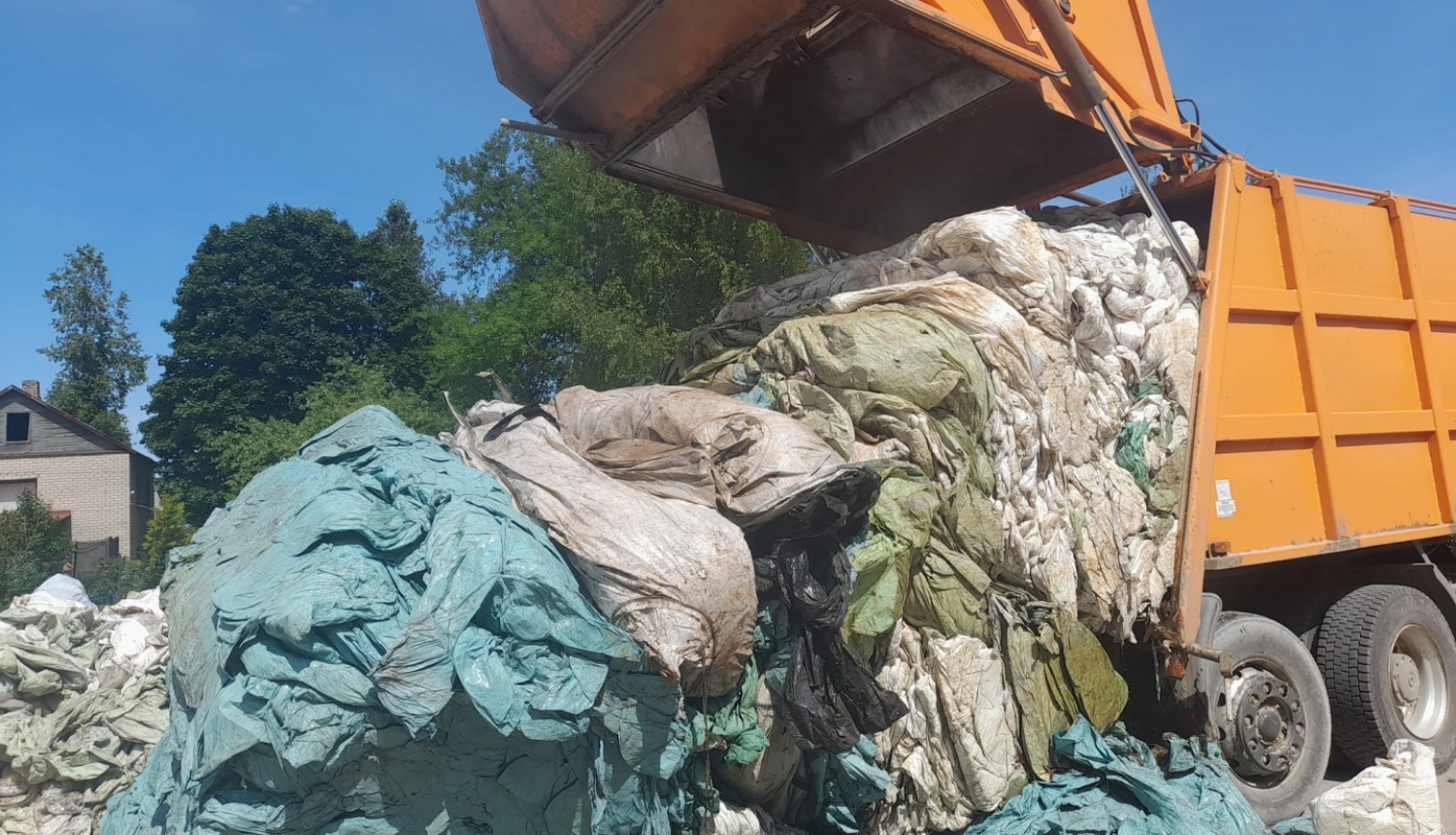 Šogad lielākā aktivitāte lauksaimniecības plēvju izvešanā Rožkalnu pagastā