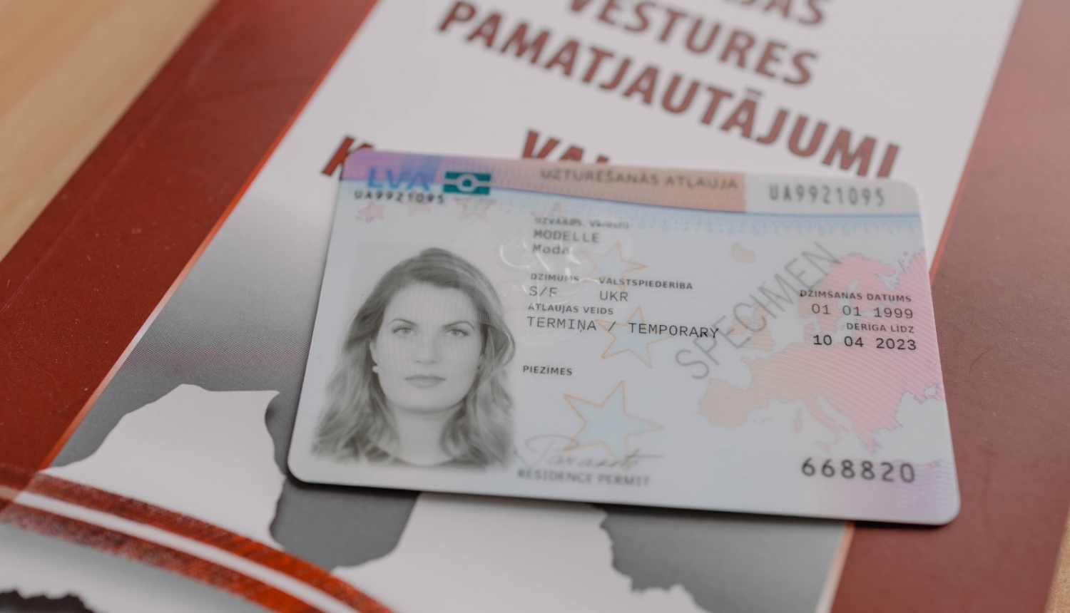 Imigrācijas likuma grozījumi paredz, ka Krievijas Federācijas pilsoņi, kuri nav nokārtojuši latviešu valodas pārbaudi attaisnojošu iemeslu dēļ, var pieteikties uzturēšanās atļaujai uz laiku līdz diviem gadiem