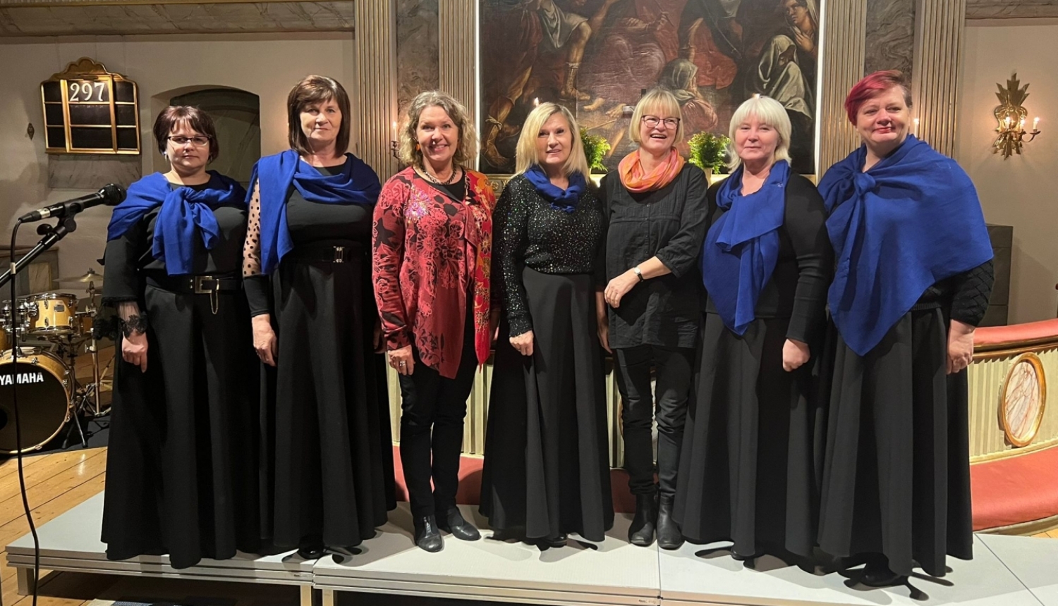 Sīļukalna Kultūras nama sieviešu vokālais ansamblis “Aicinājums” dzied Zviedrijā