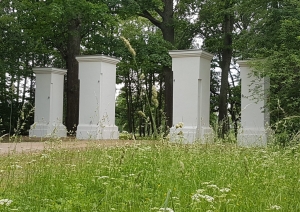“Latvijas Būvniecības gada balvai 2019” pieteikti restaurētie Preiļu parka Galveno vārtu stabi