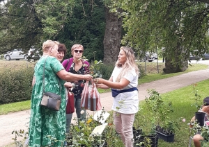 Muzikāli romantiskā gaisotnē aizritējuši Rožu dārza svētki “Jasmuižā”