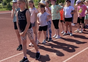 Aizvadītas vieglatlētikas sacensības četrcīņā U-10, U-12 grupām