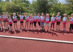 Aizvadītas vieglatlētikas sacensības četrcīņā U-10, U-12 grupām