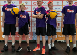 Preiļu 1. pamatskolas jaunajām volejbolistēm 2. vieta “top!” kausā