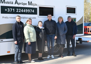 Mobilais aprūpes birojs: cieņpilna palīdzība līdz pat mājas durvīm