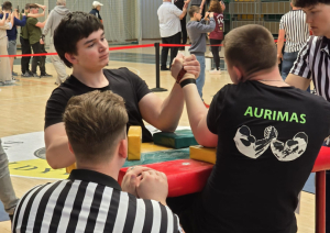Mūsu armvrestleriem izcili panākumi starptautiskajā turnīrā “Radviliškis Cup”