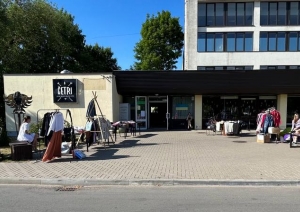 14. jūnijā blakus Preiļu Jauniešu centram “Četri” norisinājās jauniešu andele “Drēbju Bazārs”