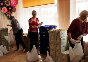 Preiļu novada izglītojamie jau otro reizi saņem pārtikas komplektus